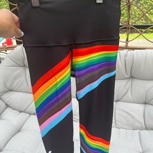 Peloton Pride Flag Noir high rise cropped leggings size small.